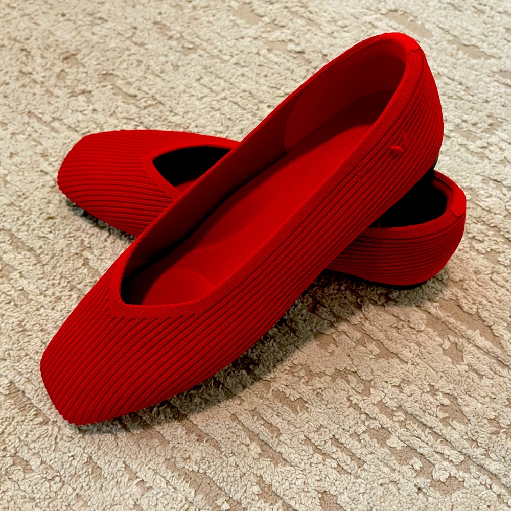 Vivaia square-toe v-cut flats, Margot 2.0 size 38 (7.5), New in box